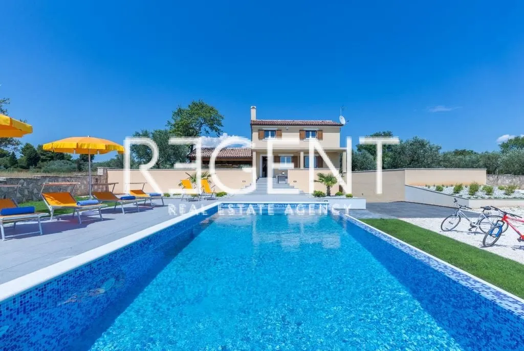 Istra, Fažana- Vila s bazenom 180 m2